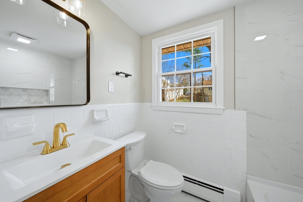 239 Dana Avenue Worcester, MA 01604 - Photo 12 of 31