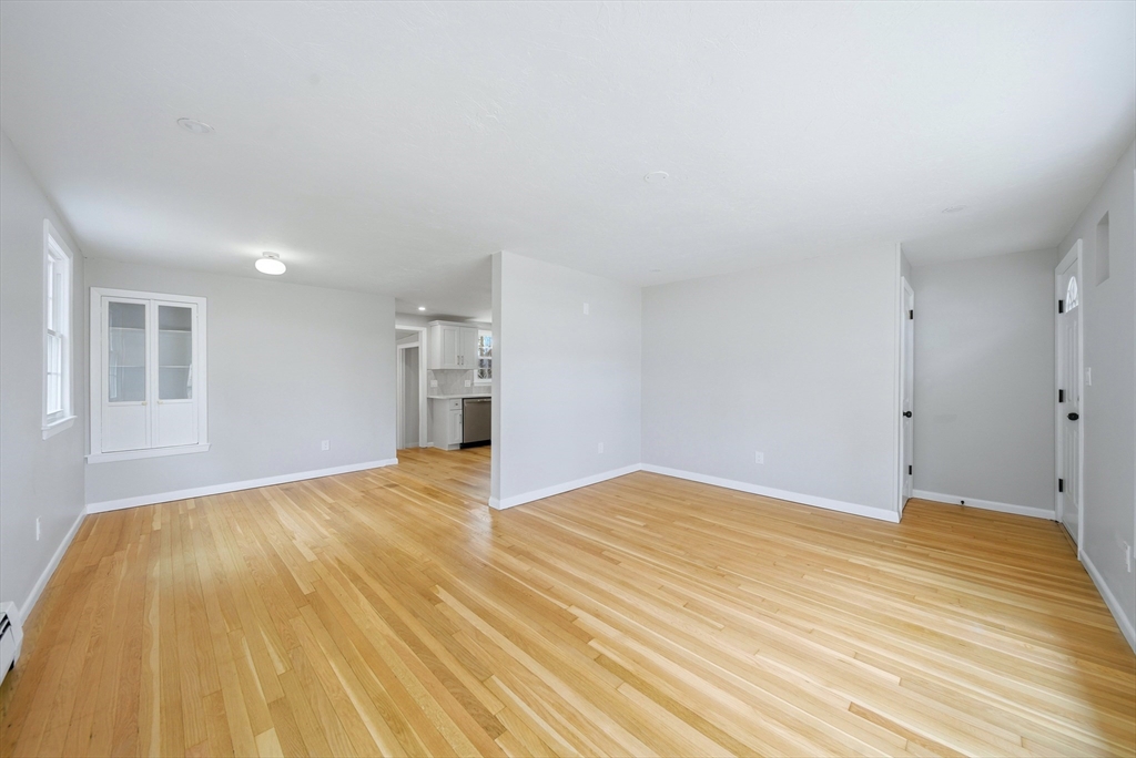 239 Dana Avenue Worcester, MA 01604 - Photo 2 of 31
