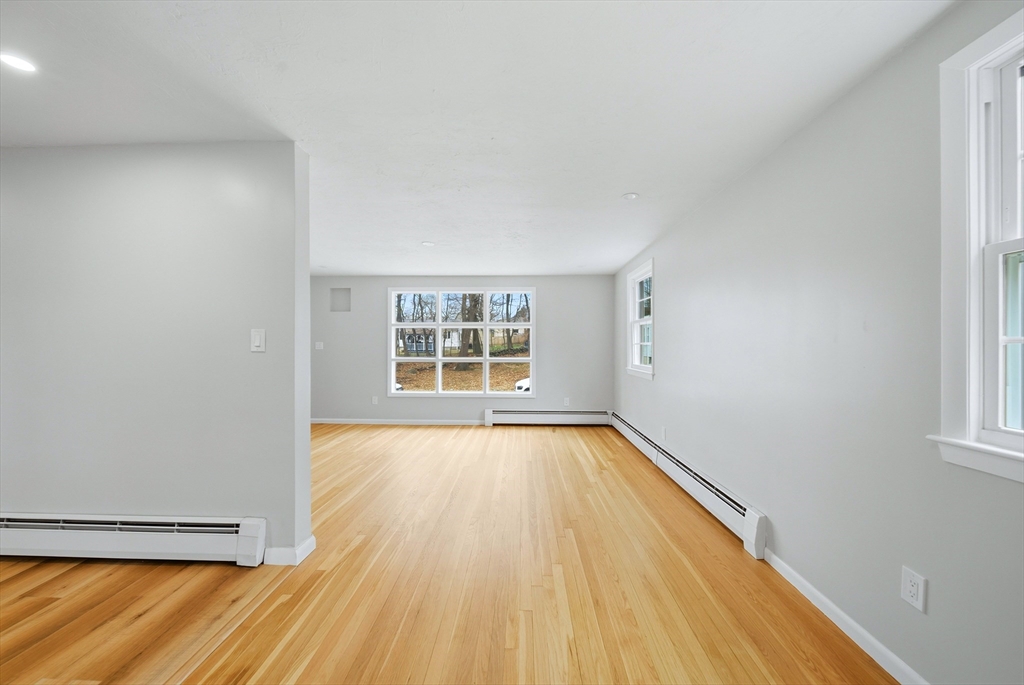 239 Dana Avenue Worcester, MA 01604 - Photo 6 of 31