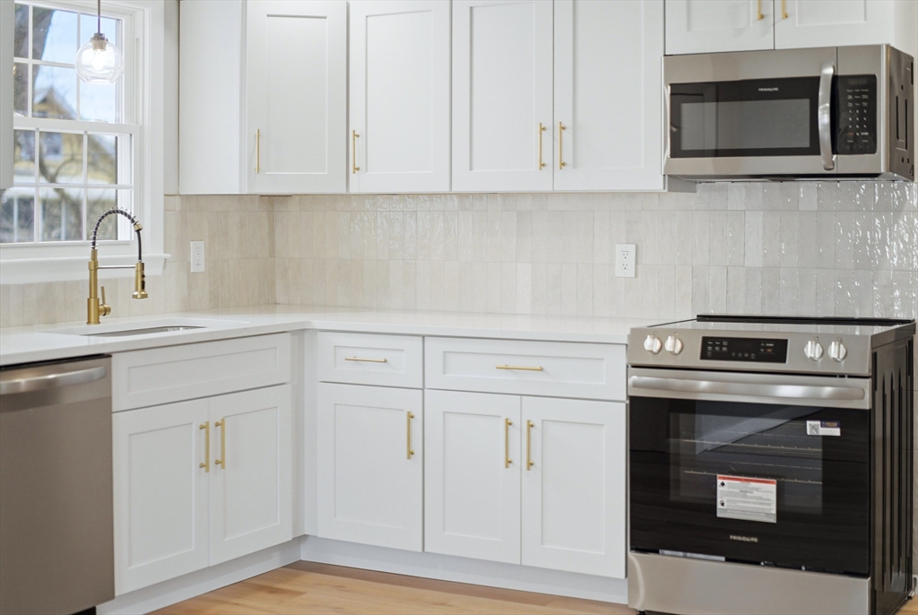 239 Dana Avenue Worcester, MA 01604 - Photo 8 of 31