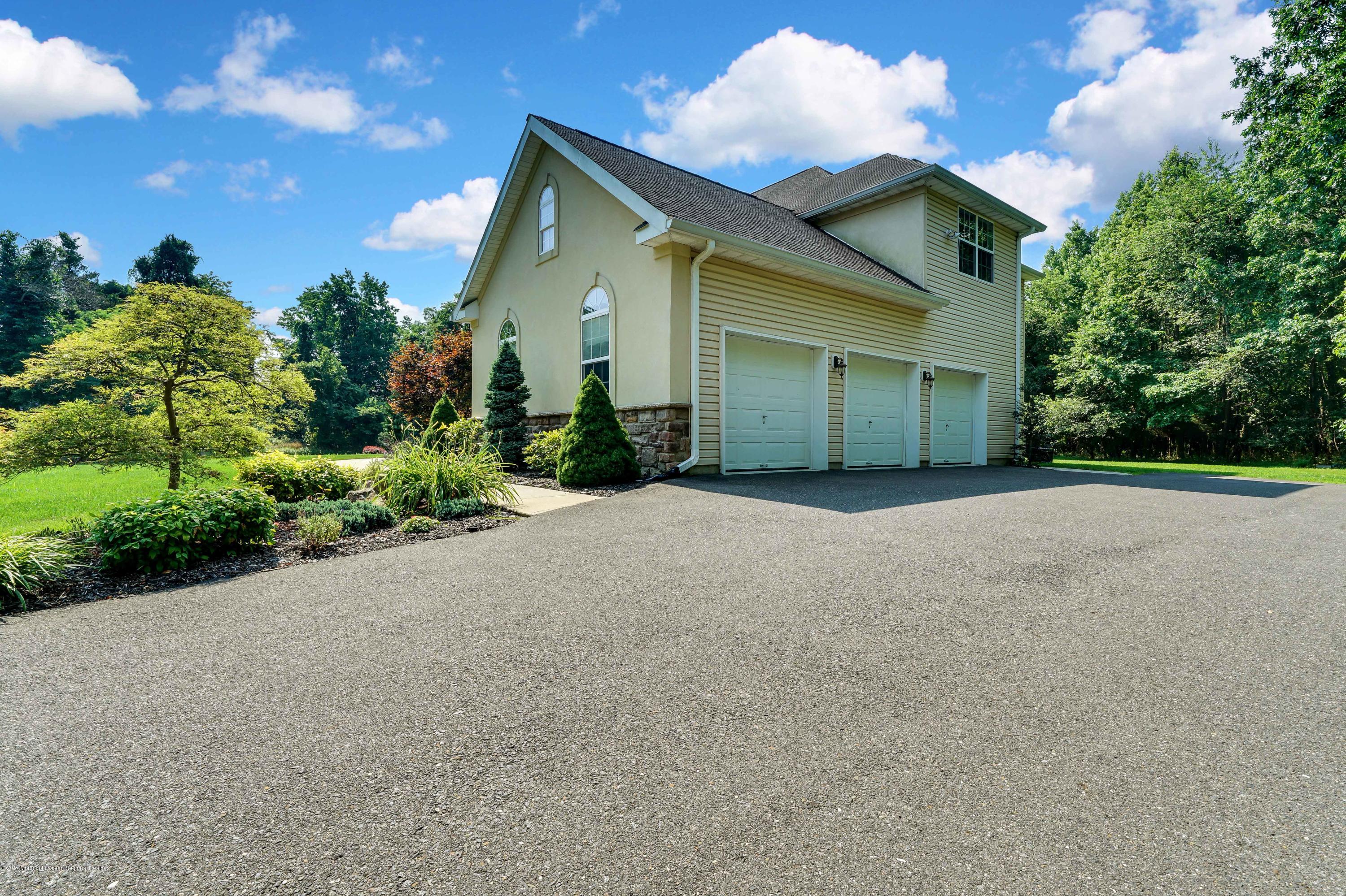107 Larrabee Boulevard Howell, NJ 07731 - Photo 6 of 67 6