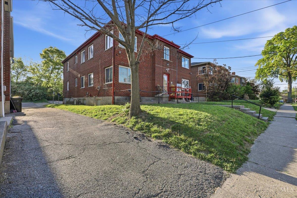 7758 Stillwell Road Cincinnati, OH 45237 - Photo 3 of 17