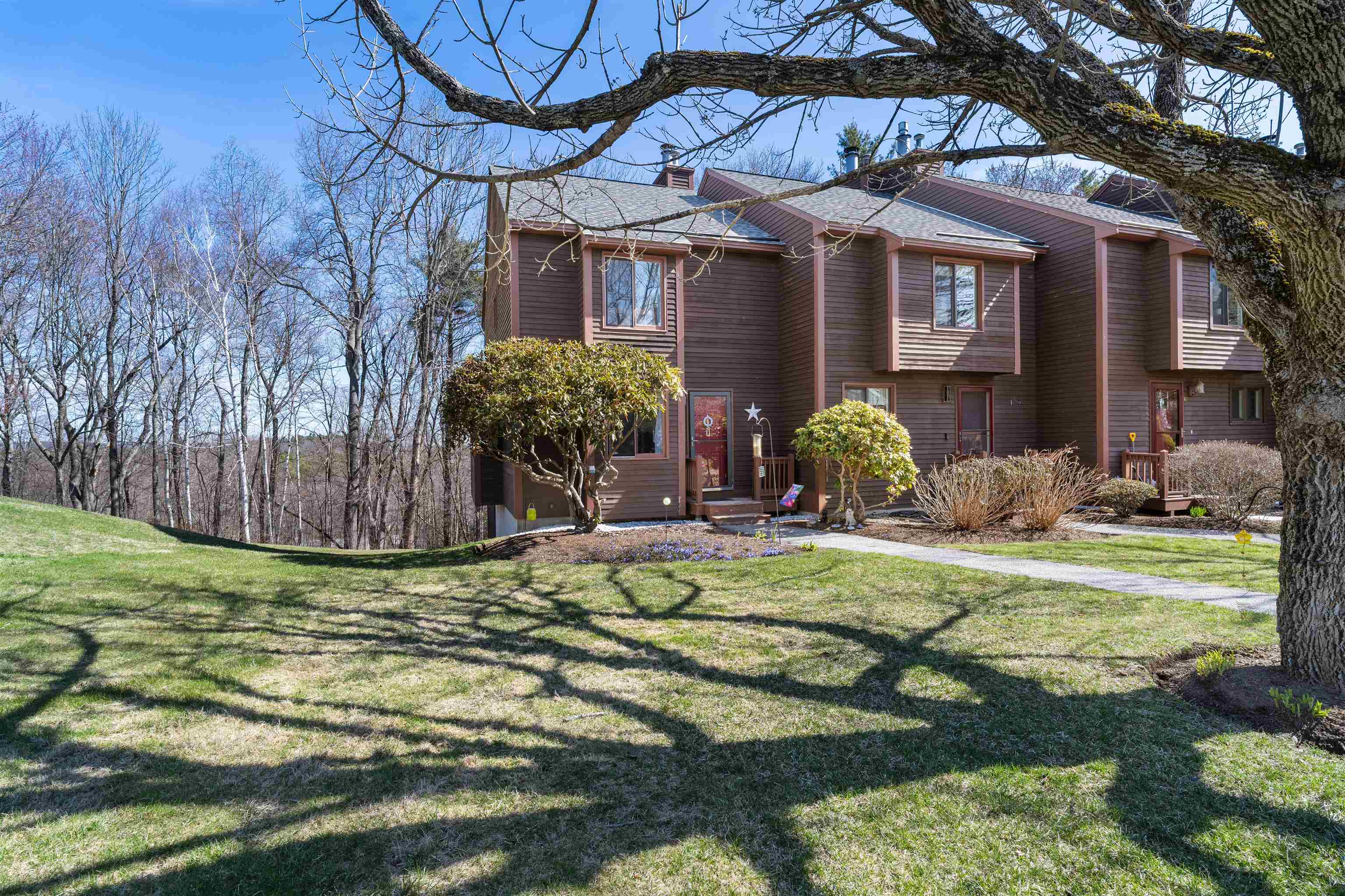 12 Thornhill Road Stratham, NH 03885 - Photo 1 of 38