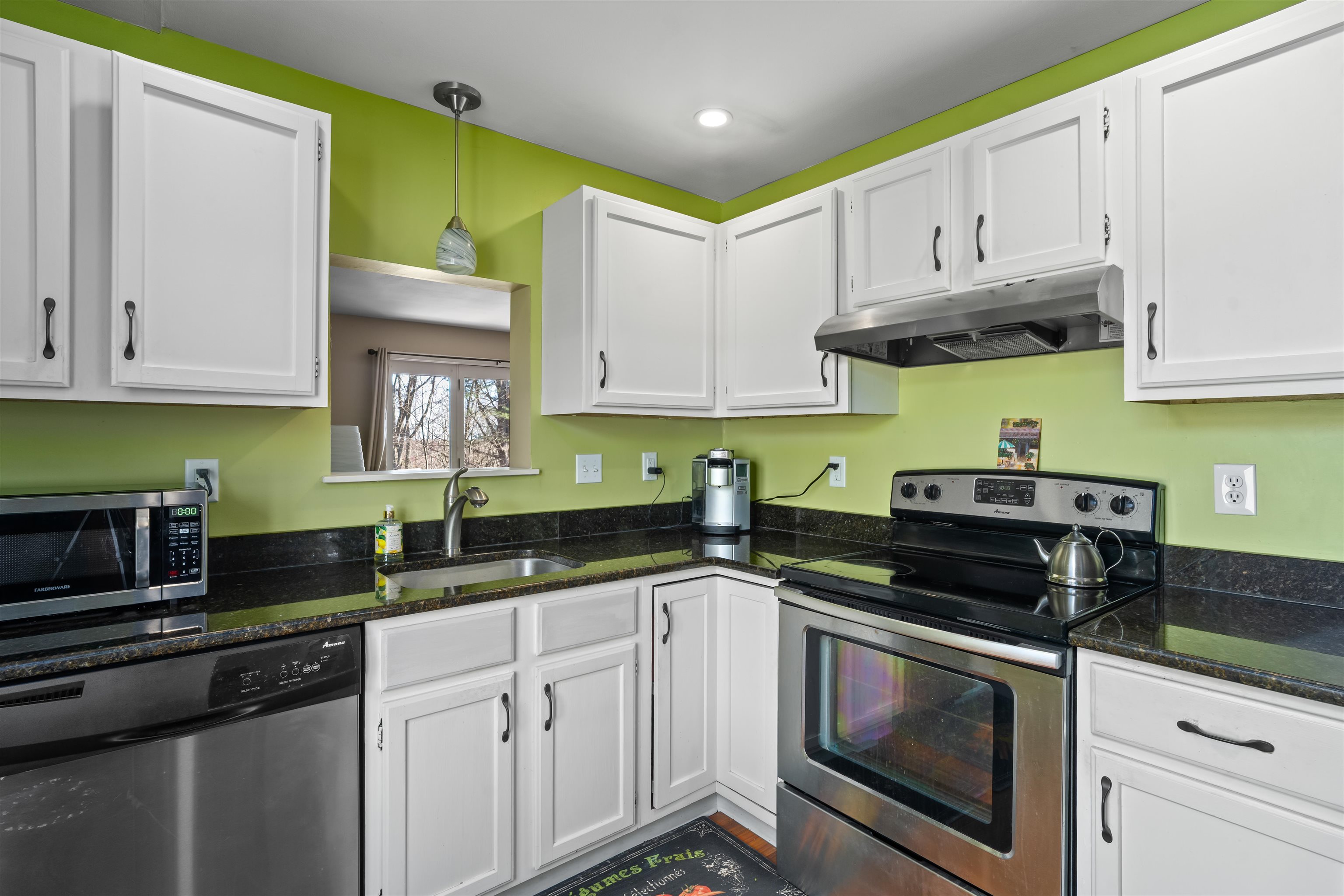 12 Thornhill Road Stratham, NH 03885 - Photo 7 of 38