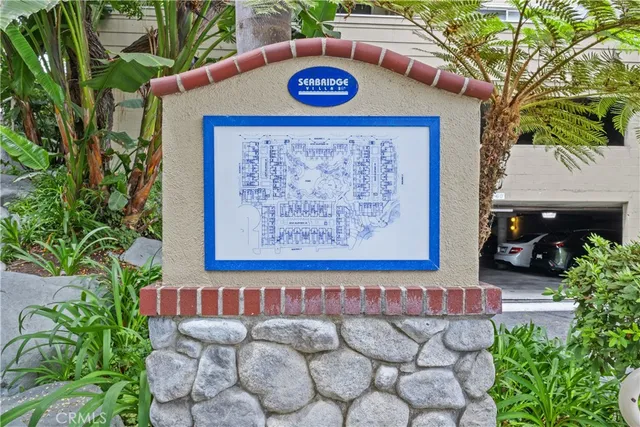 a view of a fountain in front of a house