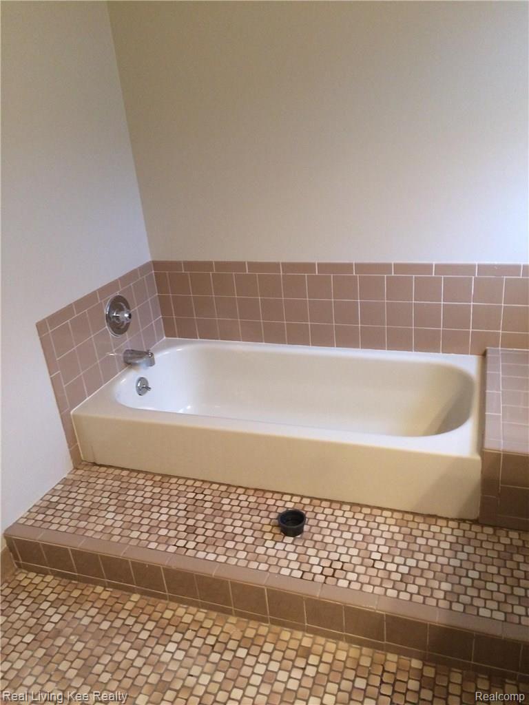 3280 Summit Ridge Drive Rochester, MI 48306 - Photo 23 of 39 17.JPG