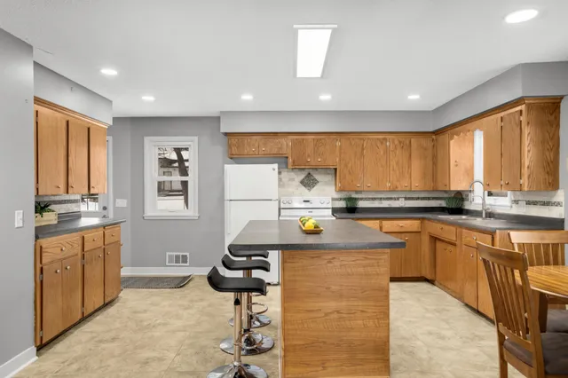 $299,900 | 7023 Concord Boulevard, Inver Grove Heights, MN 55076