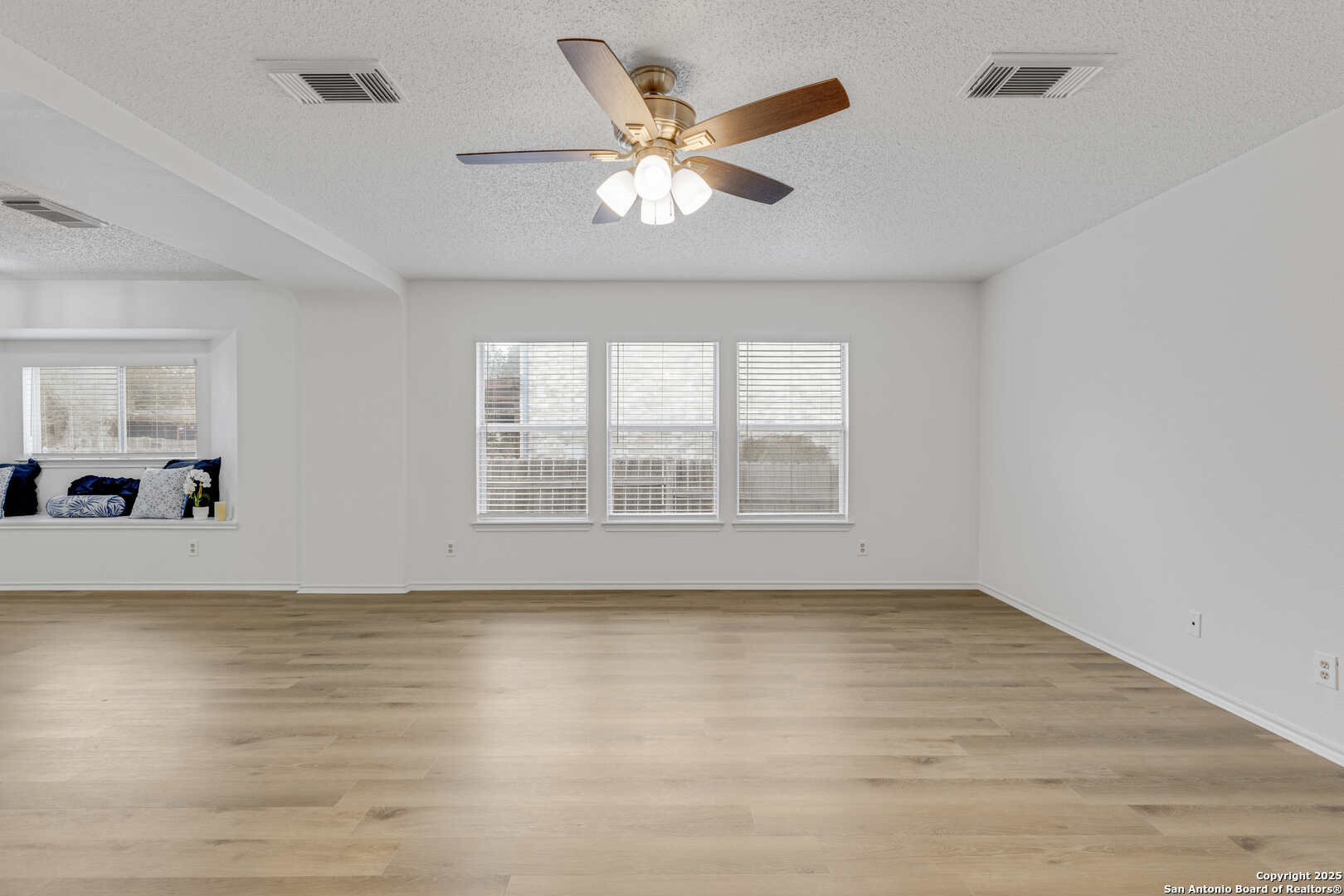 7906 Swindow Circle Converse, TX 78109 - Photo 4 of 24