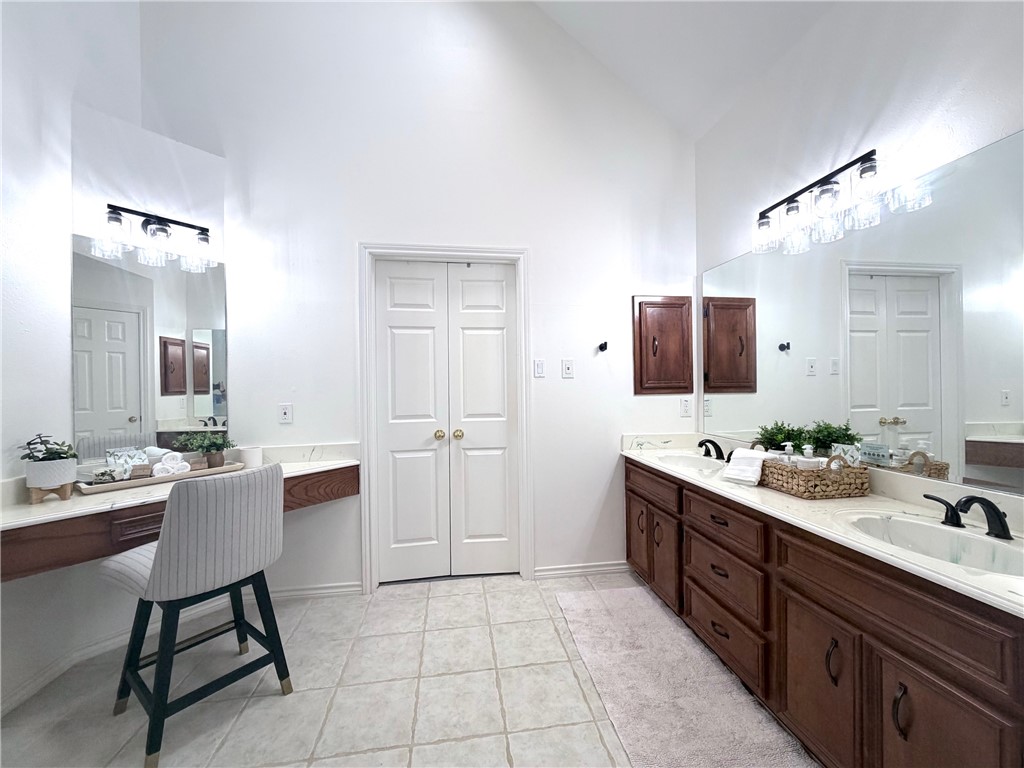 31928 Reids Prairie Road Waller, TX 77484 - Photo 21 of 43 Primary Bath with shower, tub and skylight with double vanities