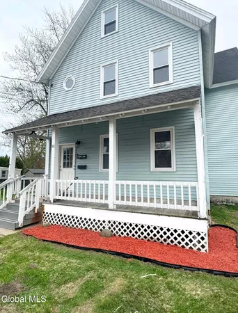 $2,100 | 90 Pleasant Street, Unit 1, Ballston Spa, NY 12020