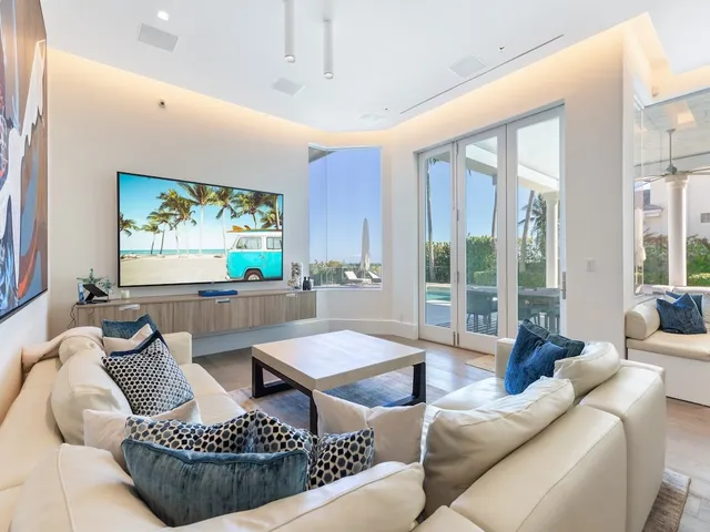 $9,950,000 | 111 Mariner Beach Lane, Vero Beach, FL 32963