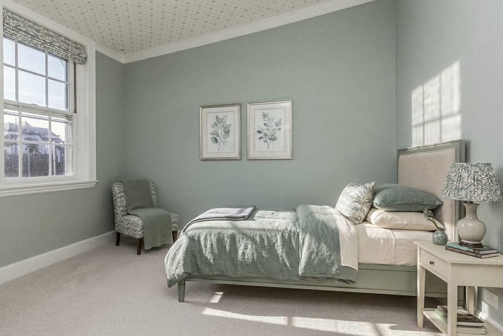 62 Beacon Street, Unit 3 Boston, MA 02108 - Photo 20 of 25 a bedroom with bed and a window