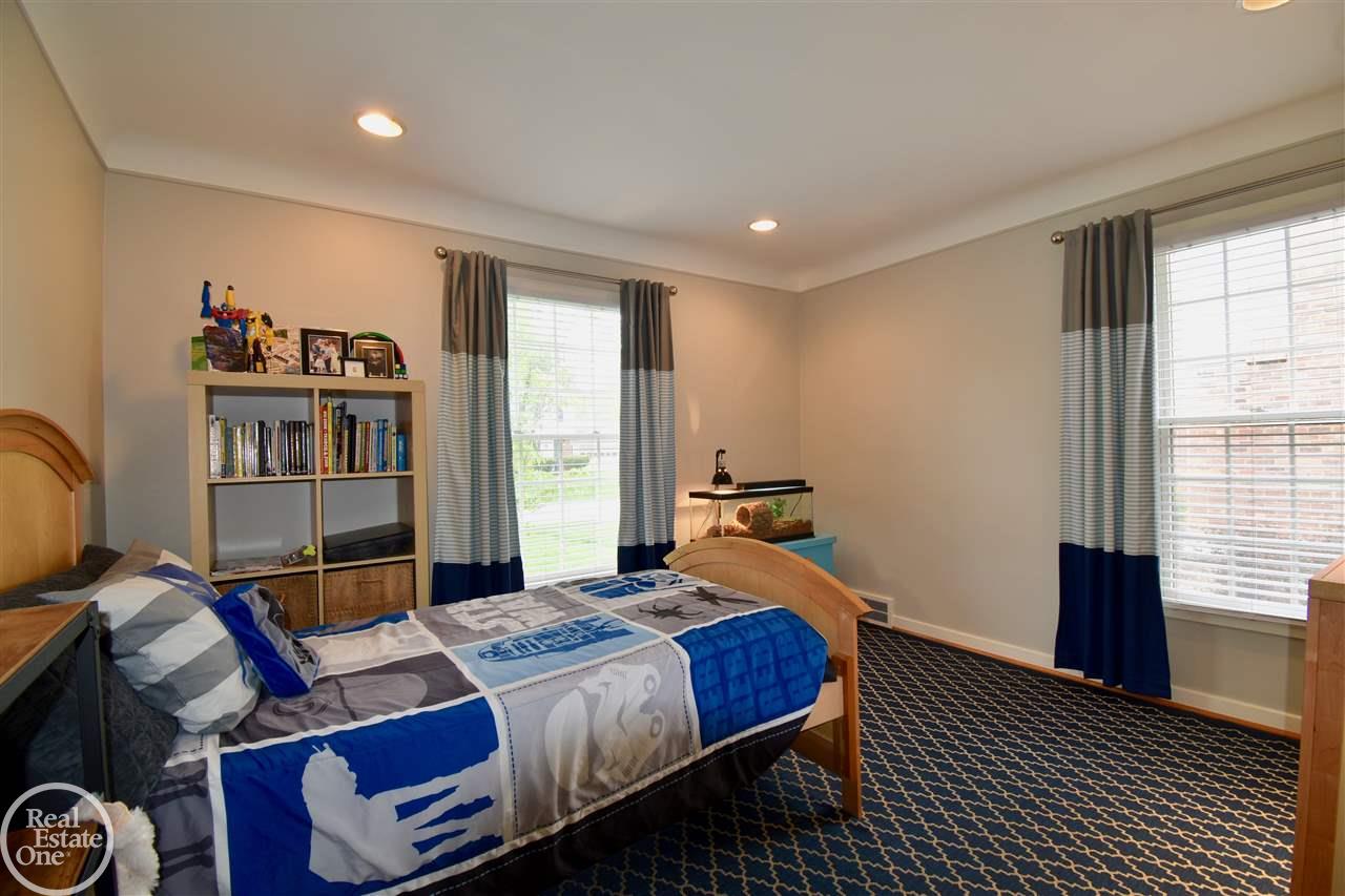 1280 North Oxford Road Grosse Pointe, MI 48236 - Photo 13 of 27 50008286-12.JPG
