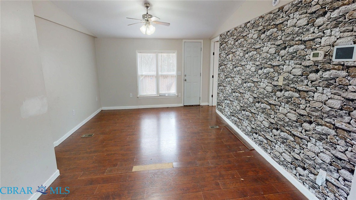 9909 Friendship Road Gloucester, VA 23061 - Photo 13 of 43