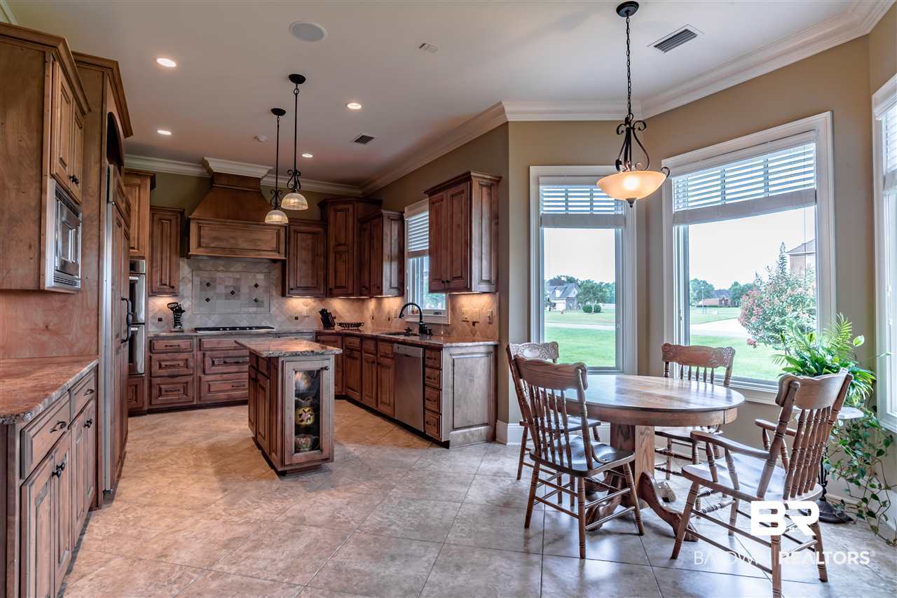 9337 Thoroughbred Run Fairhope, AL 36532 - Photo 9 of 38 Kitchen/Breakfast