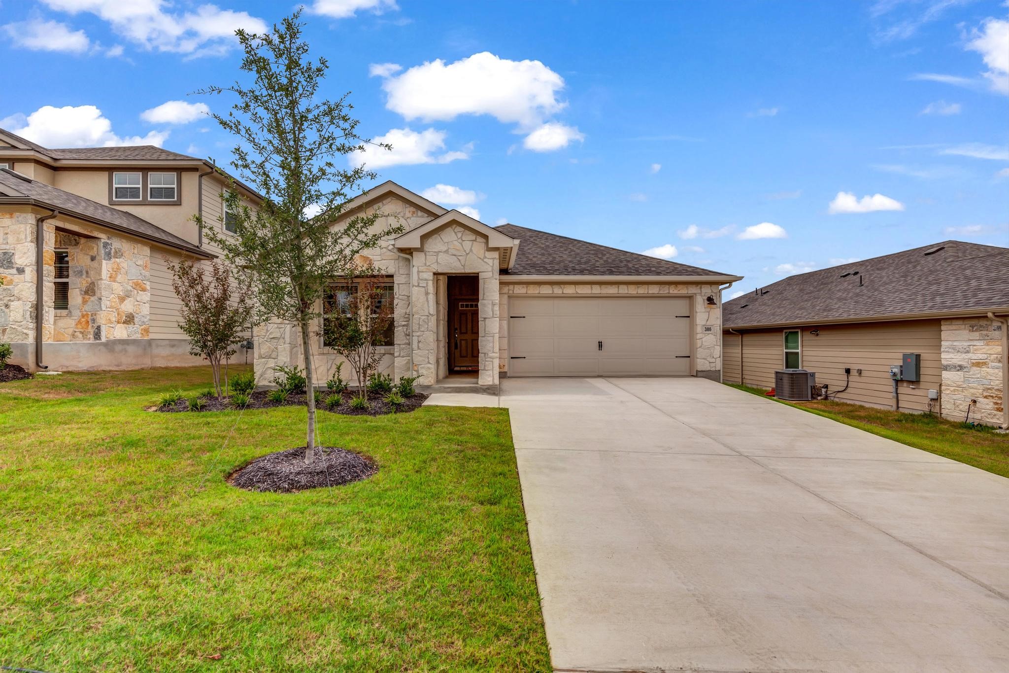 386 El Capitan Loop Dripping Springs, TX 78620 - Photo 3 of 40