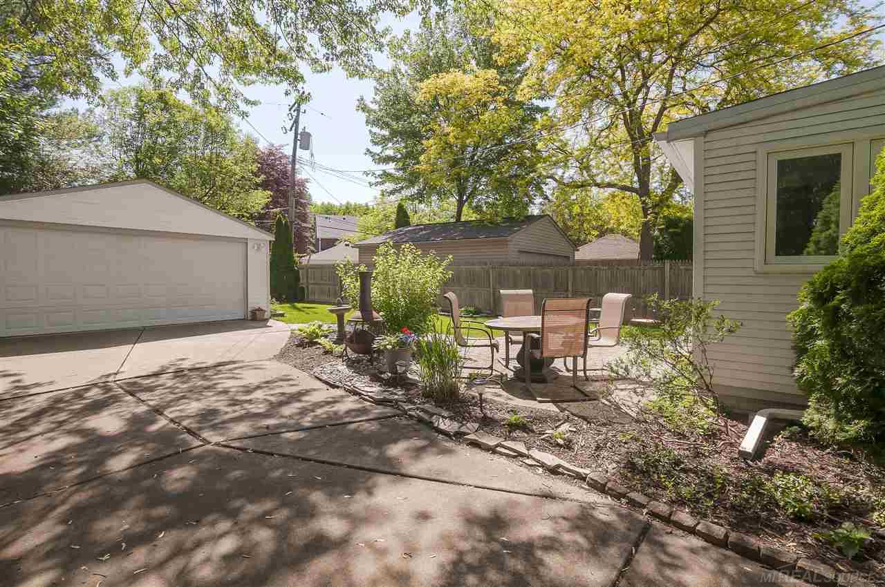 323 Moran Road Grosse Pointe, MI 48236 - Photo 30 of 33 31348932-29.JPG