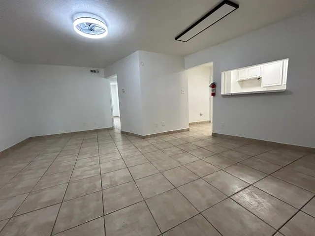 $1,255 | 1010 South Wayside Drive, Unit 107, Houston, TX 77023