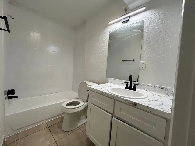 $1,255 | 1010 South Wayside Drive, Unit 107, Houston, TX 77023