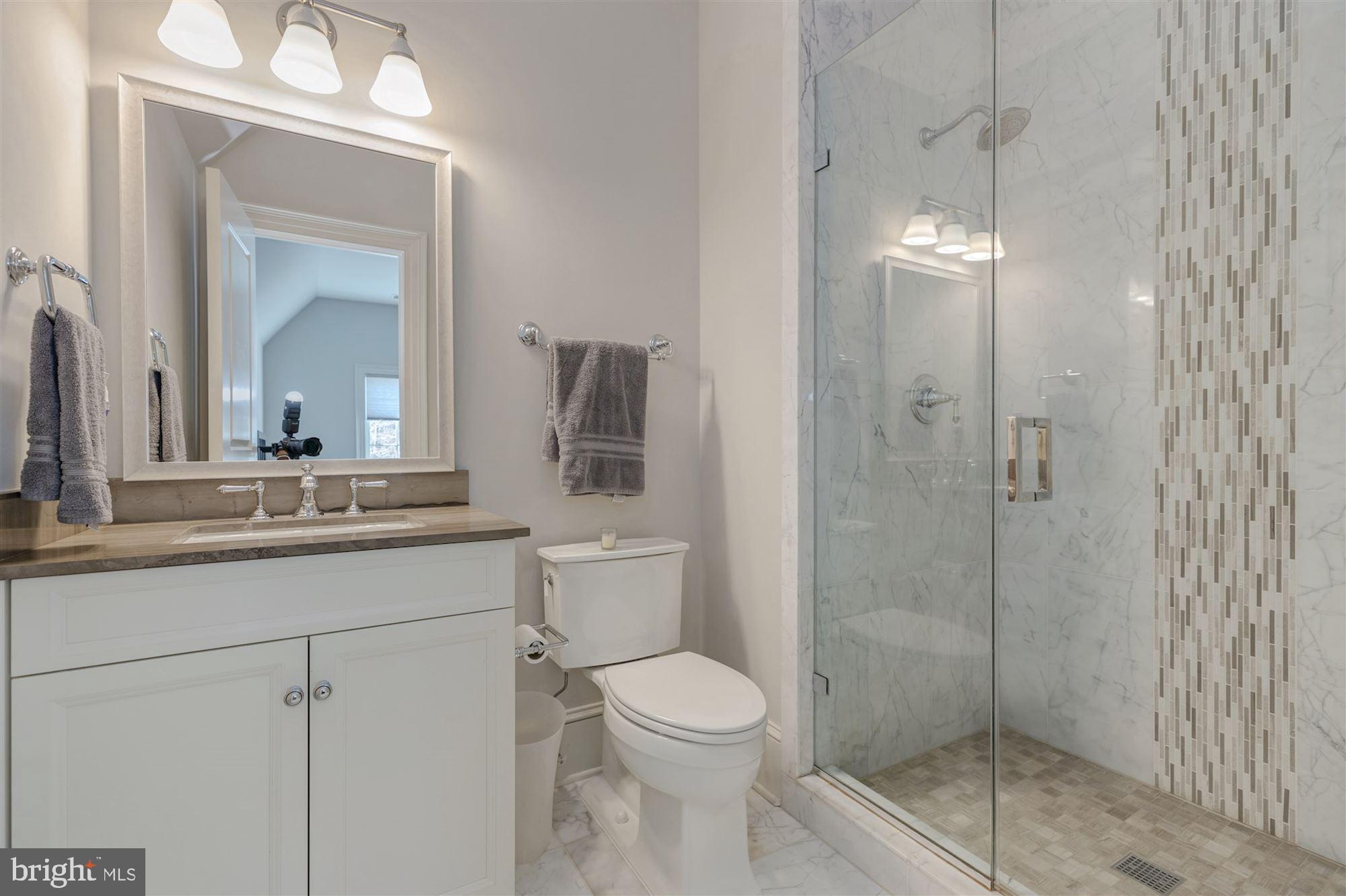 7720 Georgetown Pike McLean, VA 22102 - Photo 50 of 70 Bath 2