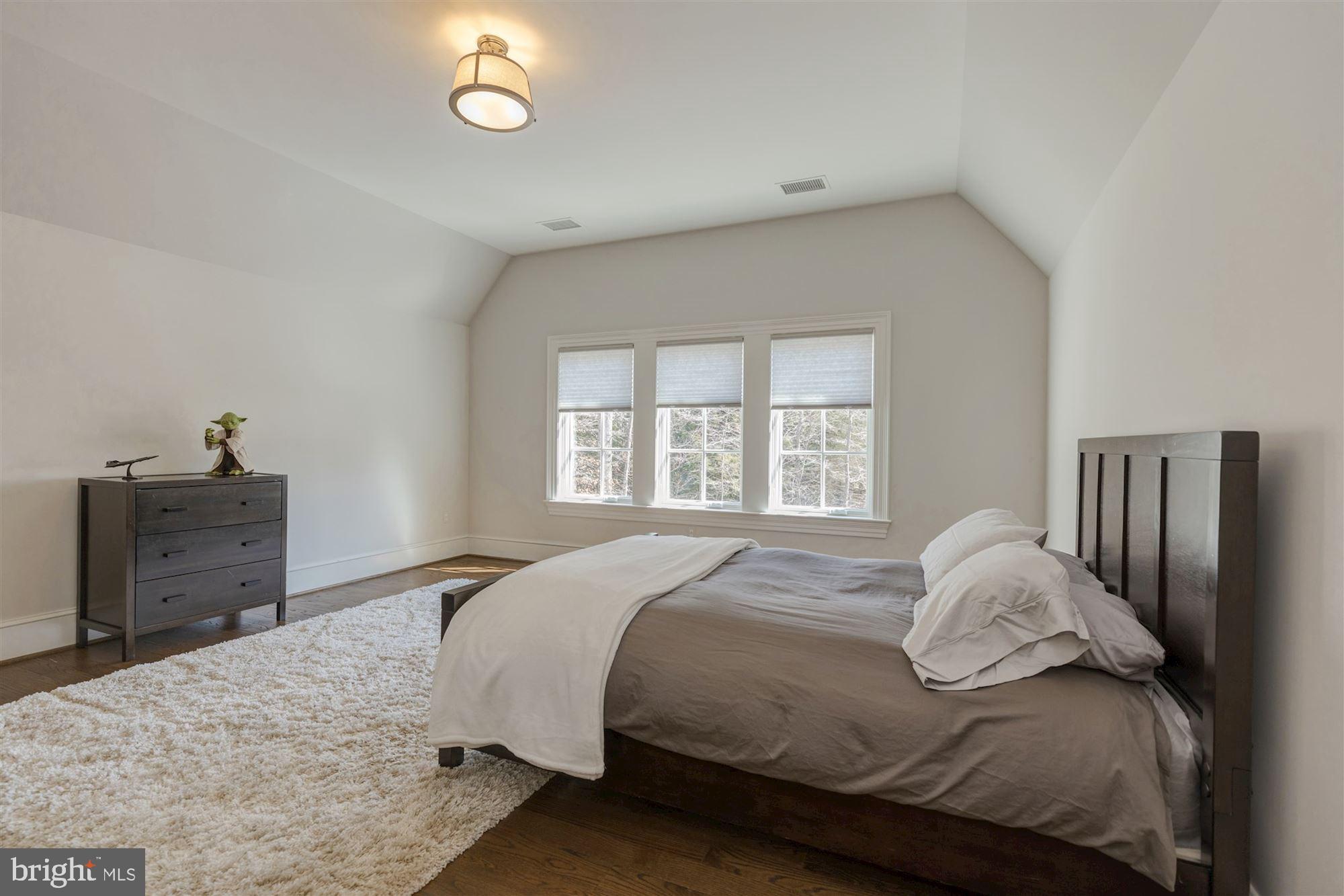 7720 Georgetown Pike McLean, VA 22102 - Photo 53 of 70 Bed 5 (full suite)