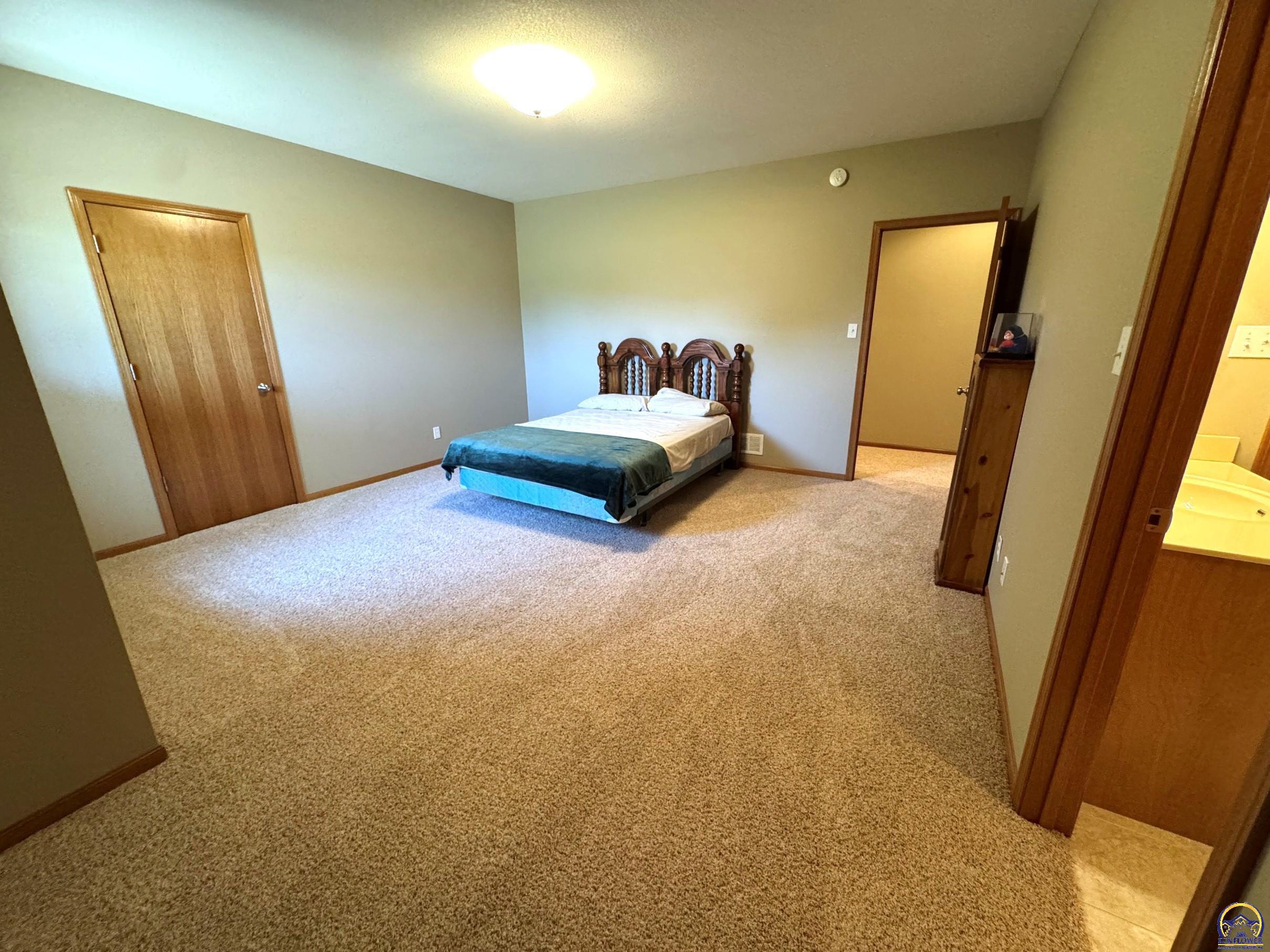 5230 Southwest Knudsen Road Topeka, KS 66610 - Photo 32 of 44