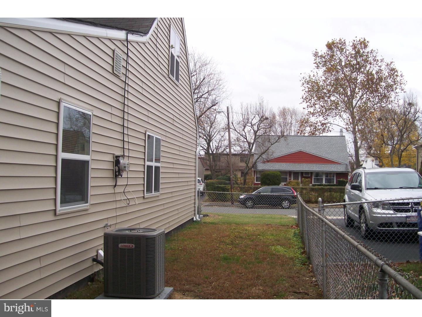 2821 Newberry Road Philadelphia, PA 19154 - Photo 14 of 25 Side Yard