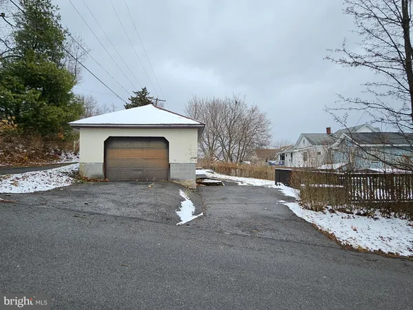 a view of a house with a yard and garage
