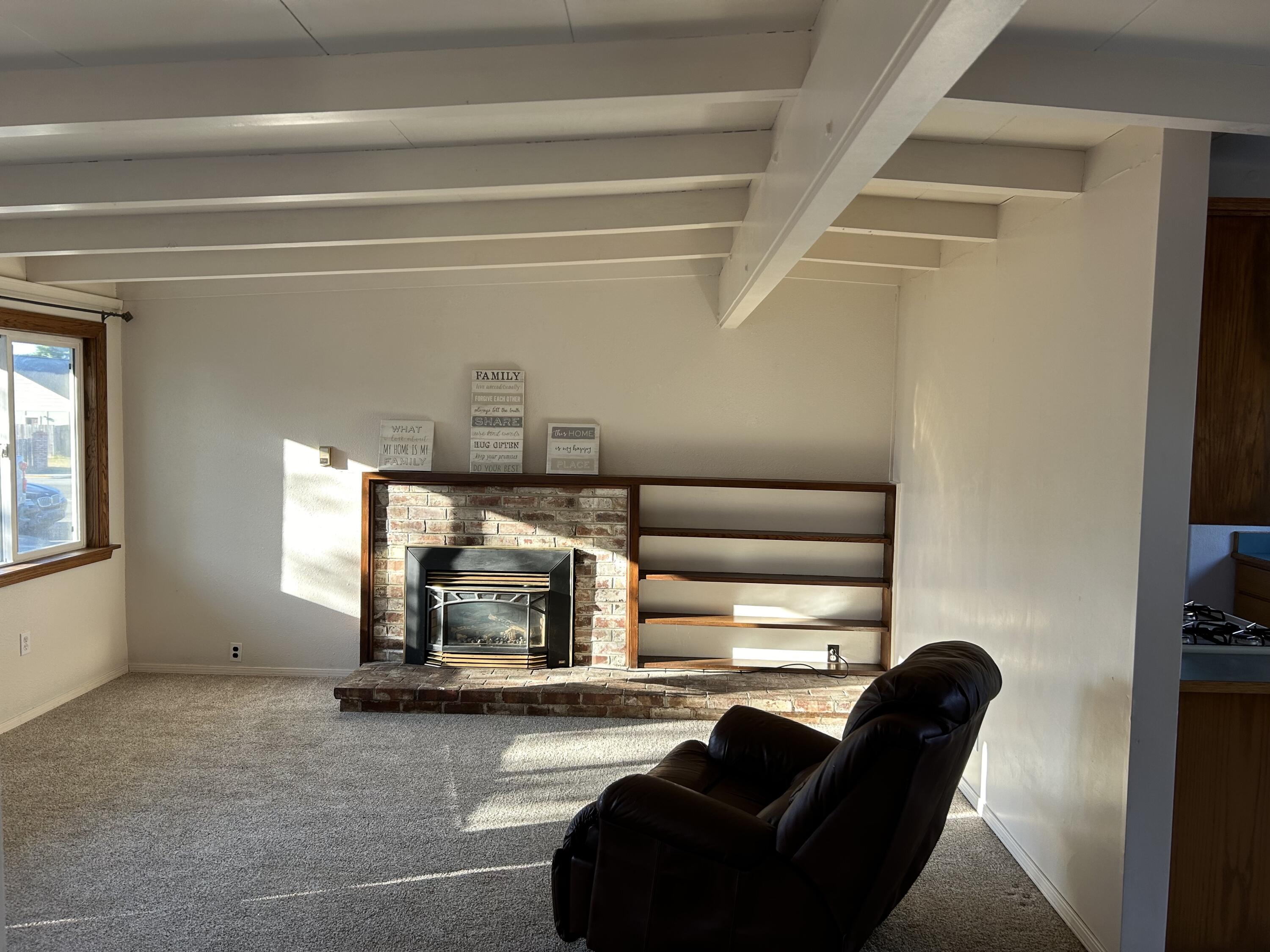3348 Edgewood Road Myrtletown, CA 95501 - Photo 2 of 22 Living room