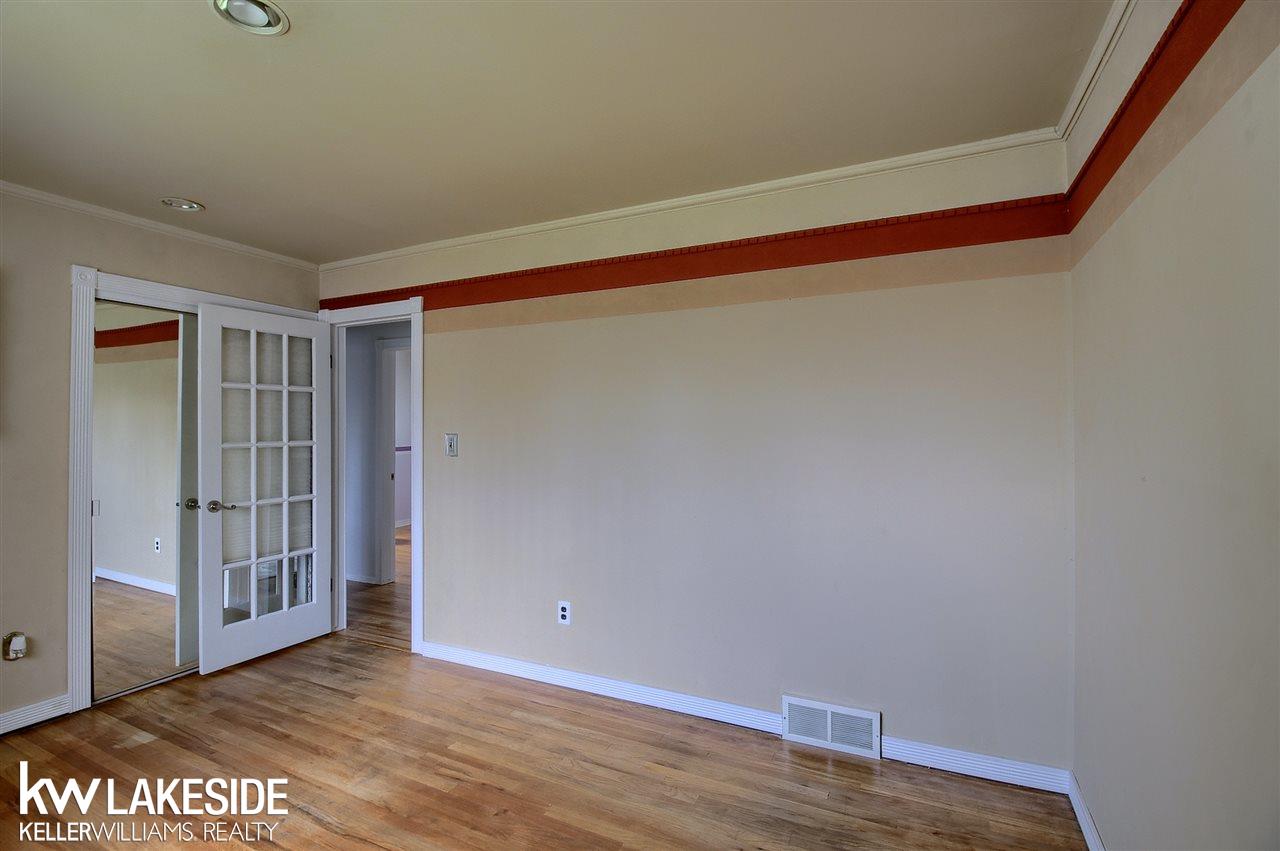 30221 Hayes Road Warren, MI 48088 - Photo 15 of 33 50012665-14.JPG