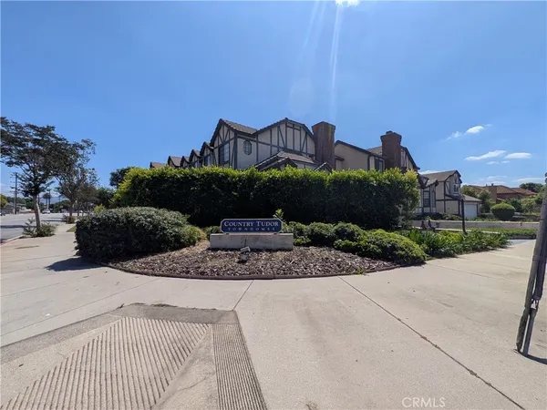 $570,000 | 1814 South Eighth Avenue, Unit Q, Monrovia, CA 91016