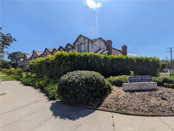 $570,000 | 1814 South Eighth Avenue, Unit Q, Monrovia, CA 91016