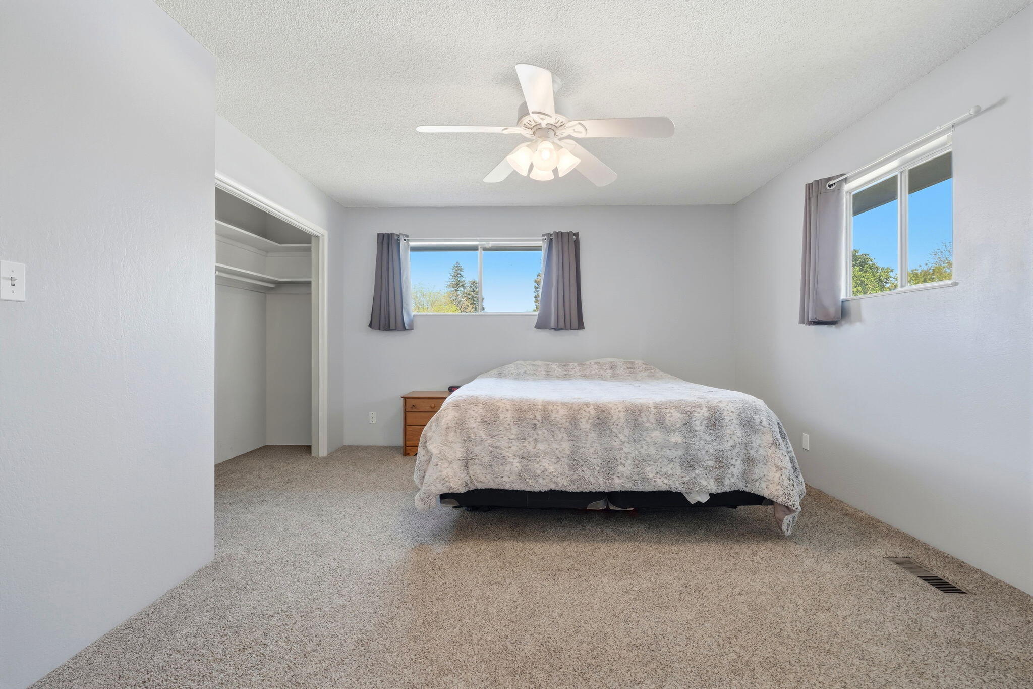 289 West Cypress Avenue Reedley, CA 93654 - Photo 29 of 49 37-289_W_Cypress_Ave_036
