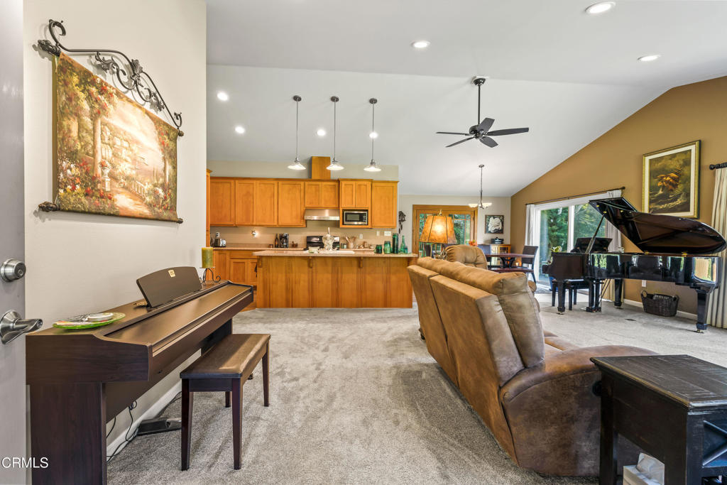 31195 Brush Creek Road Fort Bragg, CA 95437 - Photo 11 of 36 Living Area