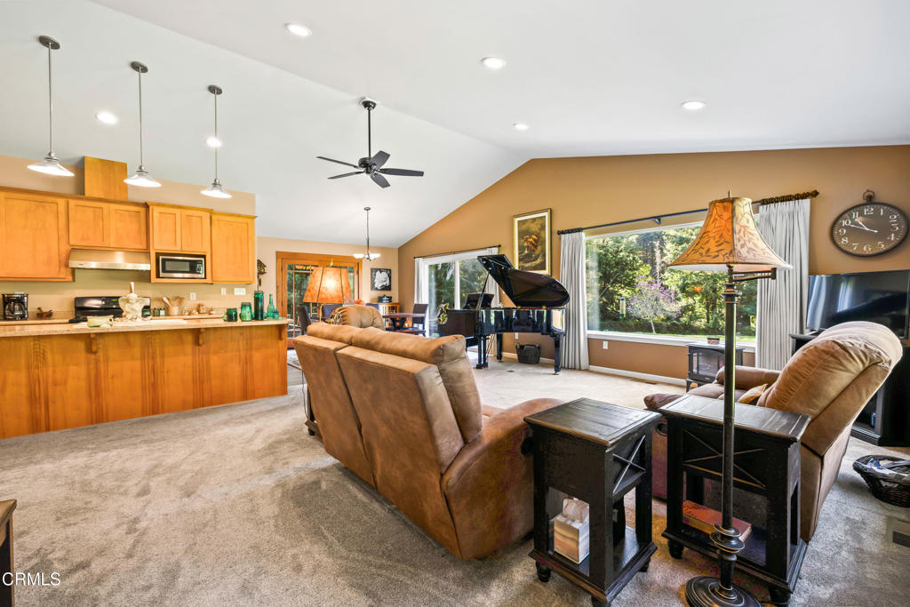 31195 Brush Creek Road Fort Bragg, CA 95437 - Photo 12 of 36 Living Area