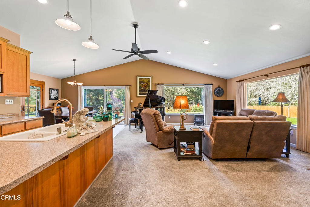 31195 Brush Creek Road Fort Bragg, CA 95437 - Photo 14 of 36 Living Area