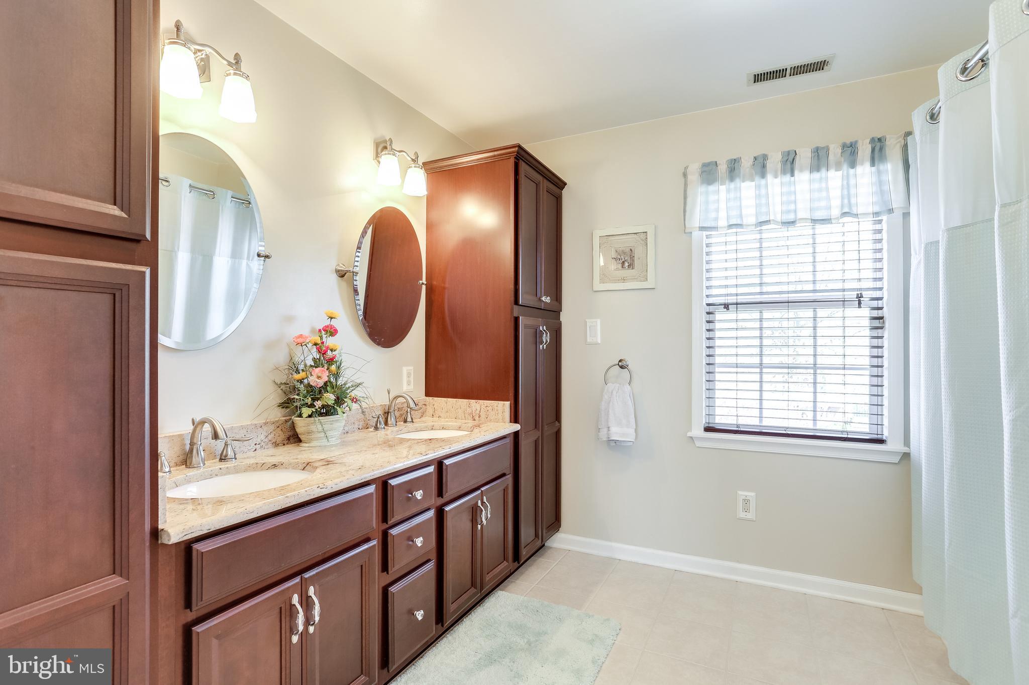 7844 North Cove Road Baltimore, MD 21219 - Photo 25 of 31 Large Remodeled upstairs Bath