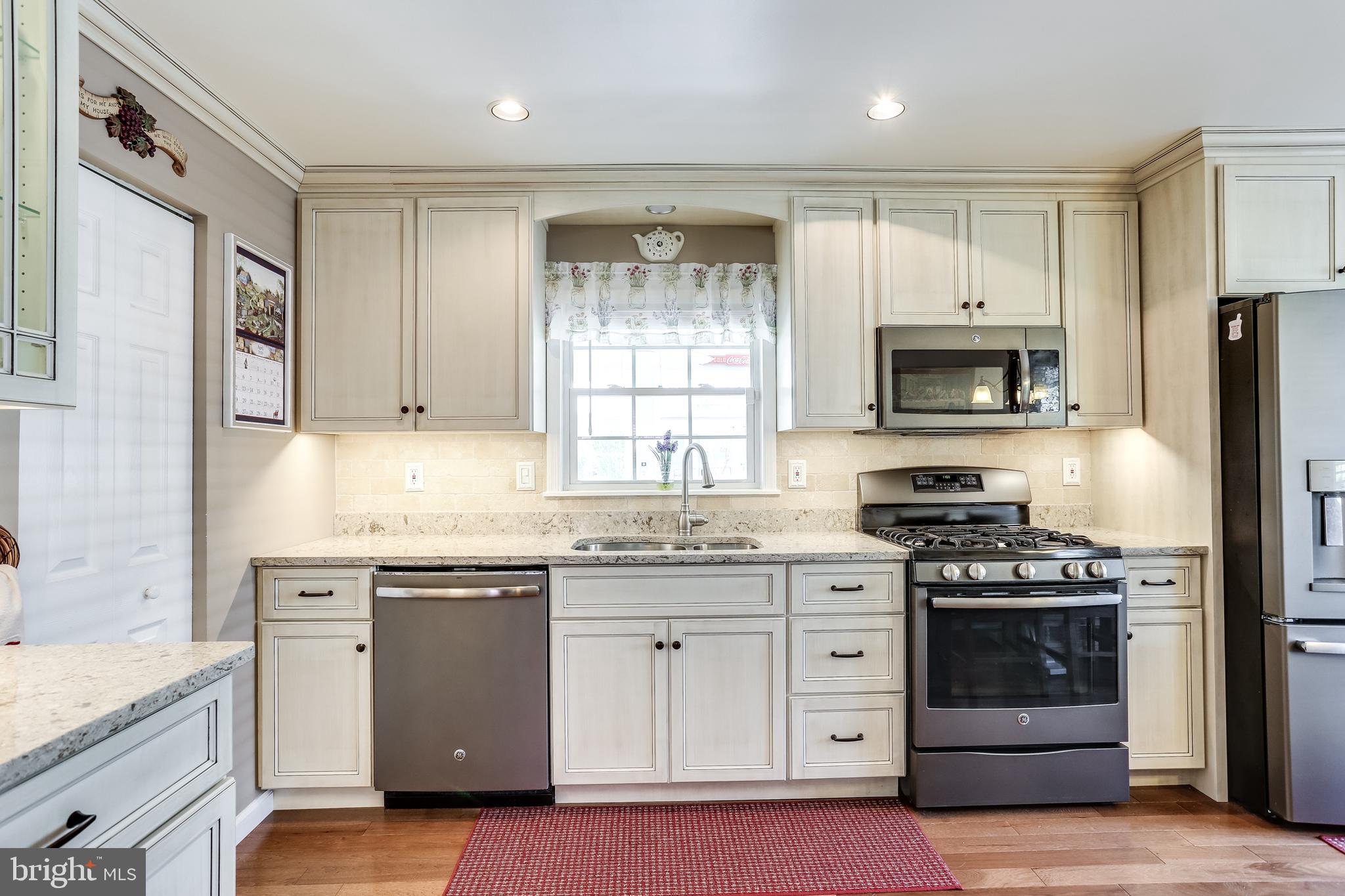 7844 North Cove Road Baltimore, MD 21219 - Photo 7 of 31 Renovated Kitchen