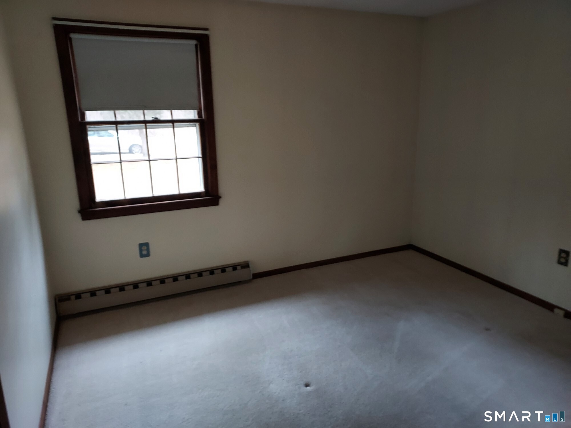 38 Old Middletown Avenue East Hampton, CT 06424 - Photo 5 of 13 an empty room with a window