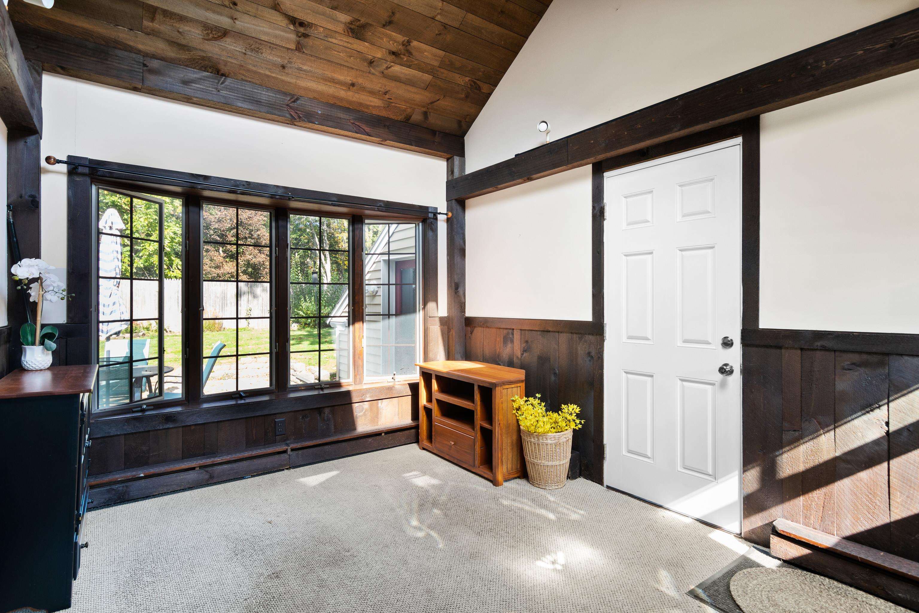 8 Hawthorne Road Dover, NH 03820 - Photo 2 of 40 Gallery Image 2