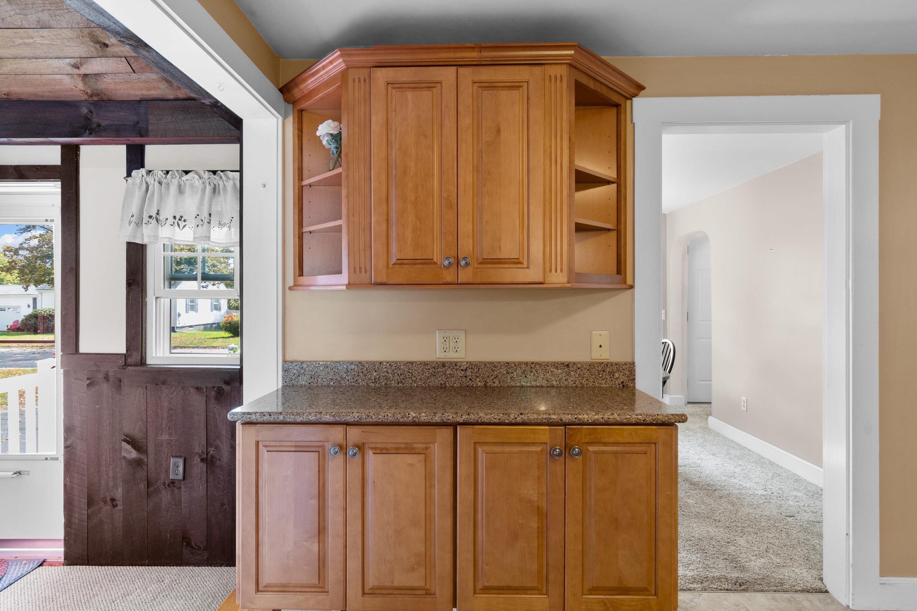 8 Hawthorne Road Dover, NH 03820 - Photo 11 of 40 Gallery Image 11