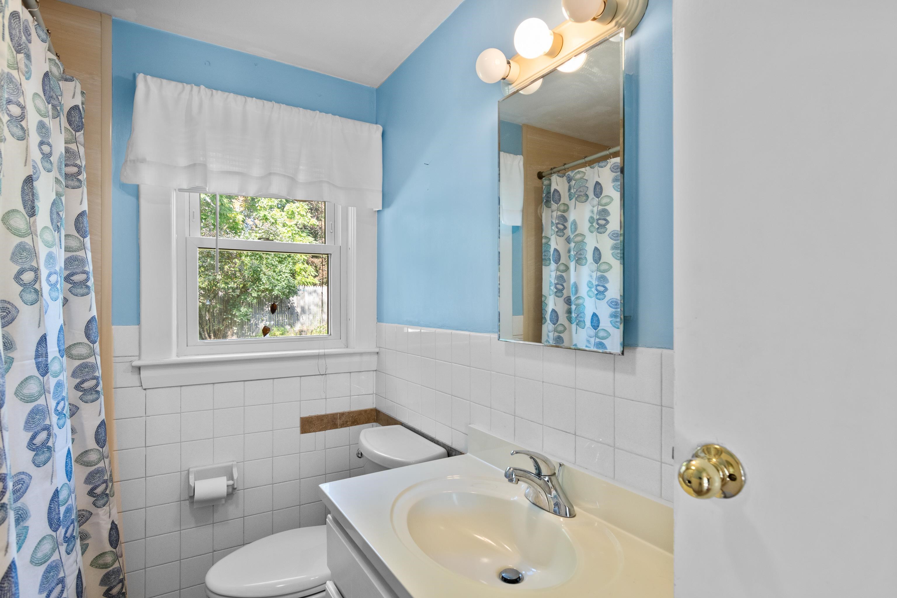 8 Hawthorne Road Dover, NH 03820 - Photo 12 of 40 Gallery Image 12