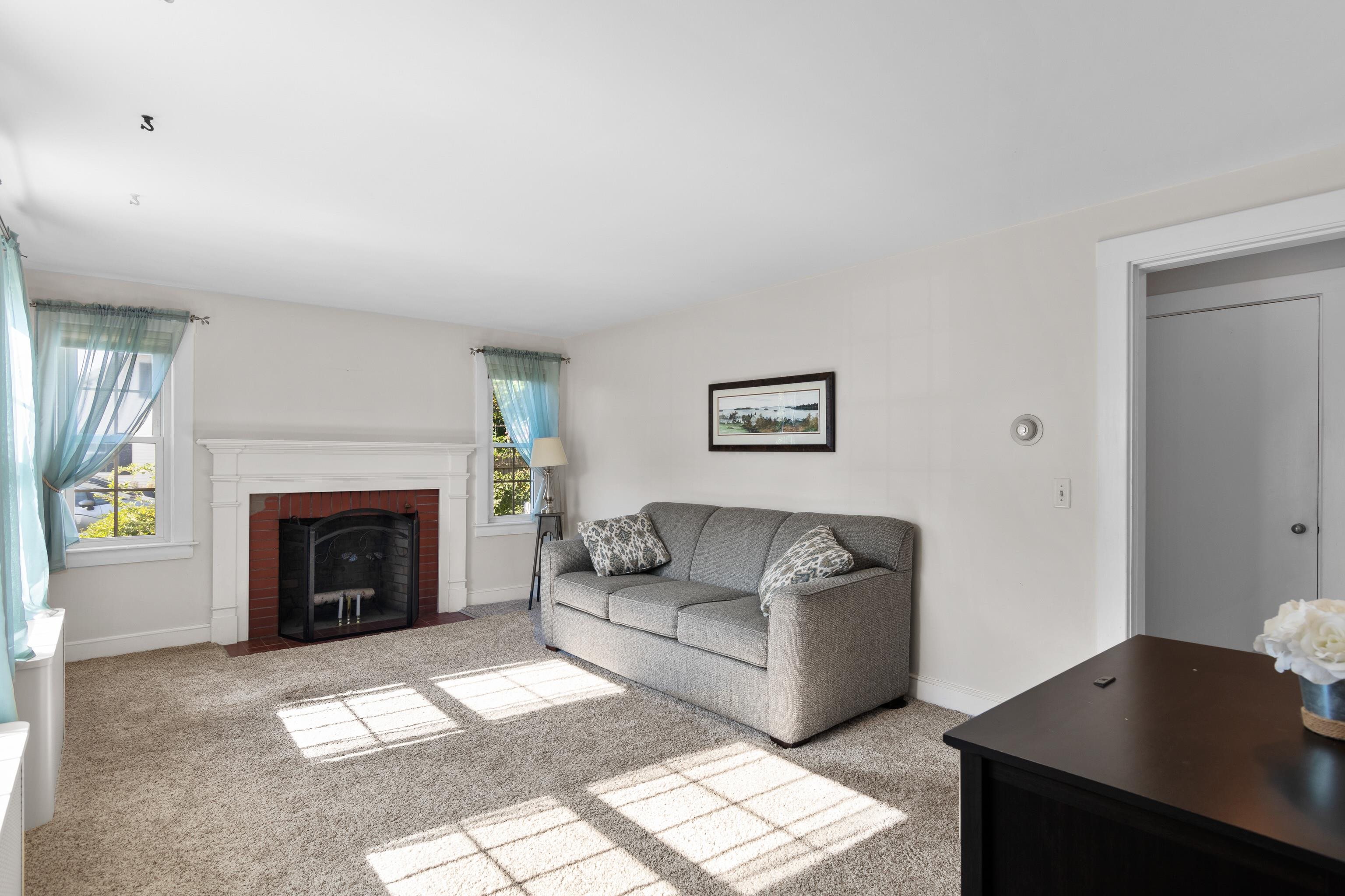 8 Hawthorne Road Dover, NH 03820 - Photo 19 of 40 Gallery Image 19