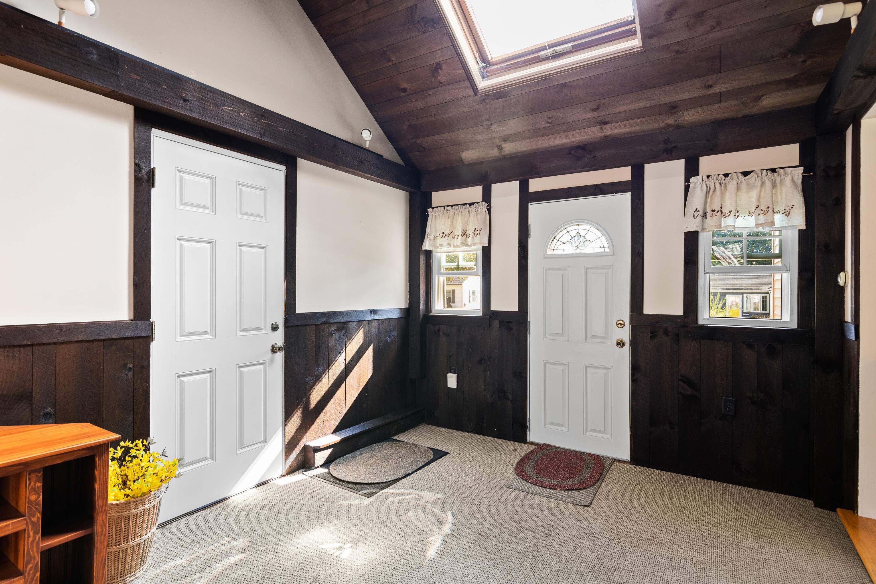 8 Hawthorne Road Dover, NH 03820 - Photo 4 of 40 Gallery Image 4