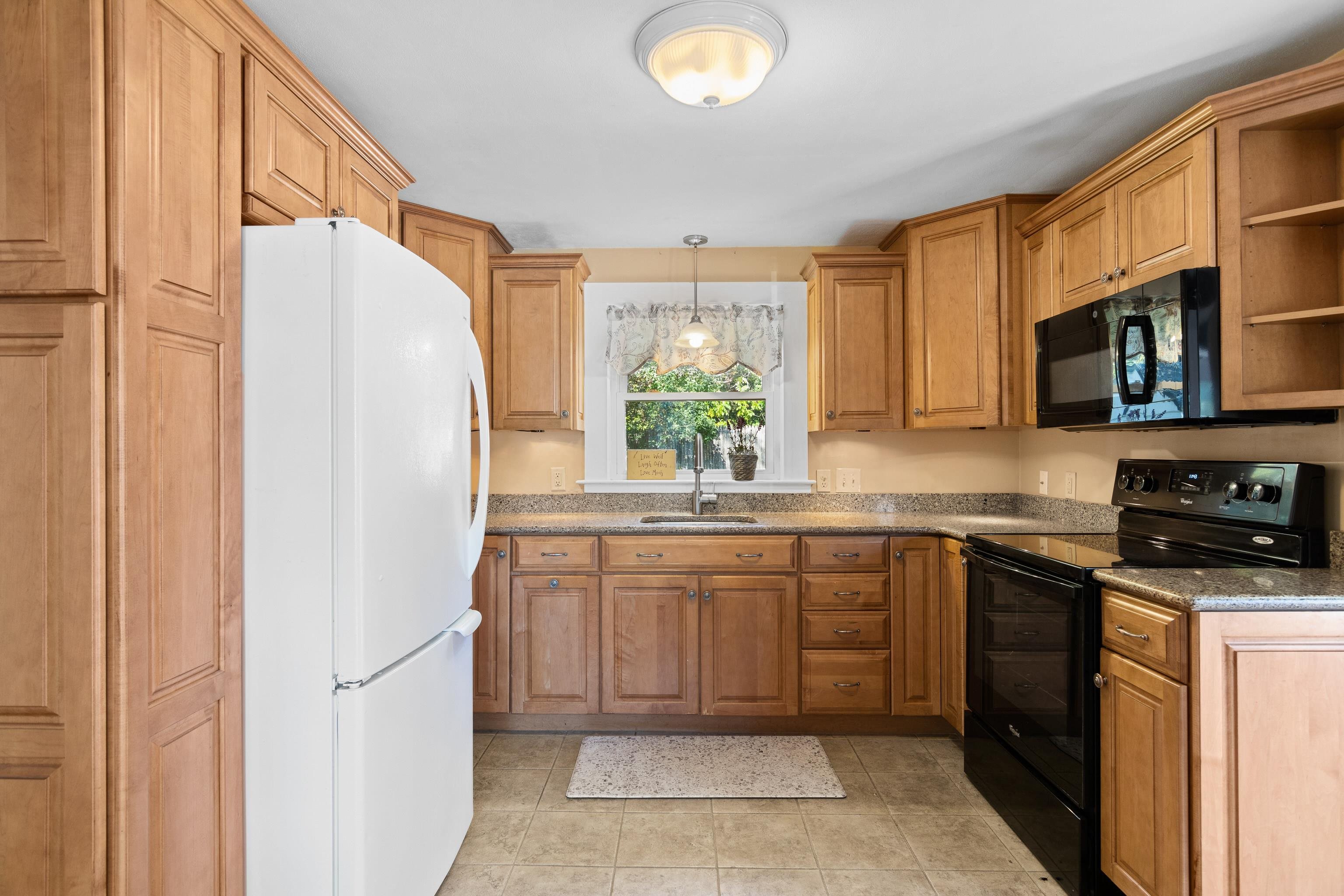 8 Hawthorne Road Dover, NH 03820 - Photo 6 of 40 Gallery Image 6