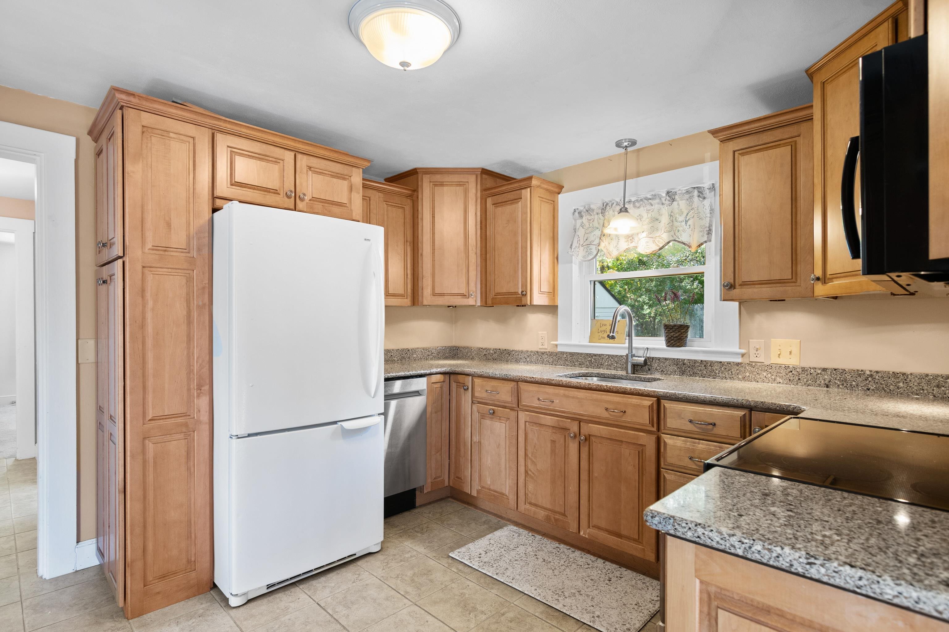8 Hawthorne Road Dover, NH 03820 - Photo 7 of 40 Gallery Image 7