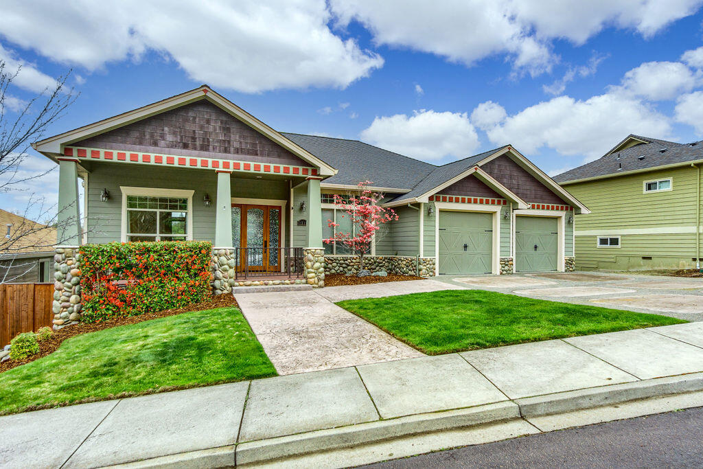 1315 Poppy Ridge Drive Eagle Point, OR 97524 - Photo 2 of 50 PR(5)