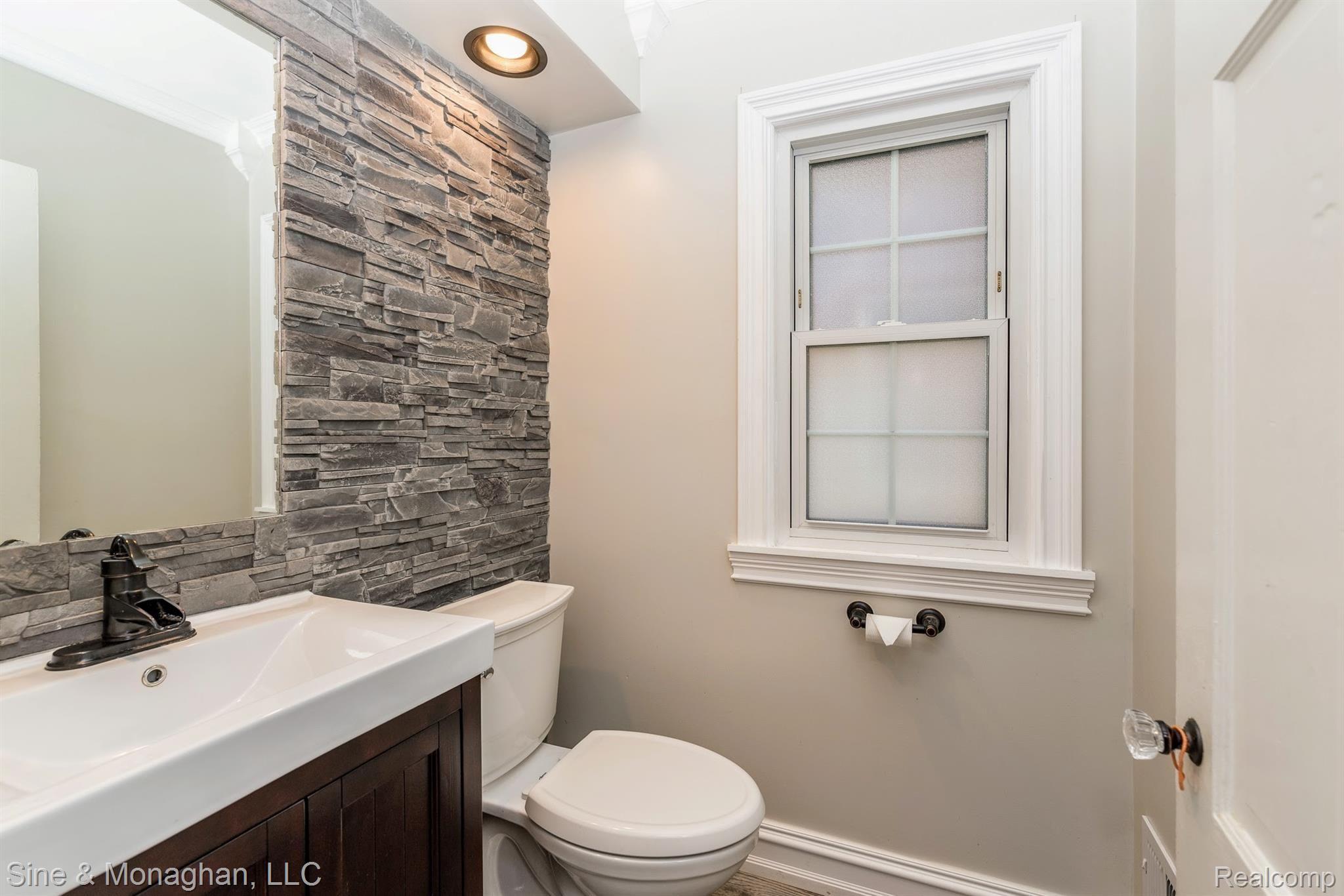 470 Fisher Road Grosse Pointe, MI 48230 - Photo 14 of 33 DSC_0338.jpg
