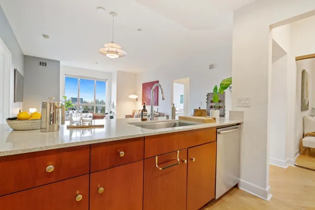 $599,000 | 585-585 9th Street, Unit 443, Oakland, CA 94607