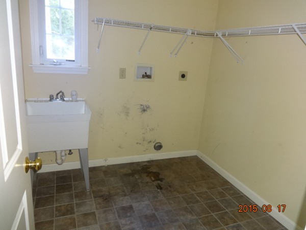 243 Perry Hill Road Acushnet, MA 02743 - Photo 5 of 17 a bathroom with a shower